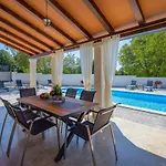 Villa Desapemani With Heated Pool *