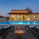 Desapemani With Heated Pool * Žminj