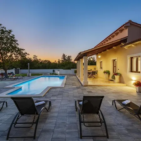 Desapemani With Heated Pool *