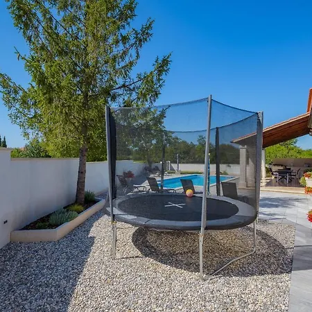 Desapemani With Heated Pool Villa