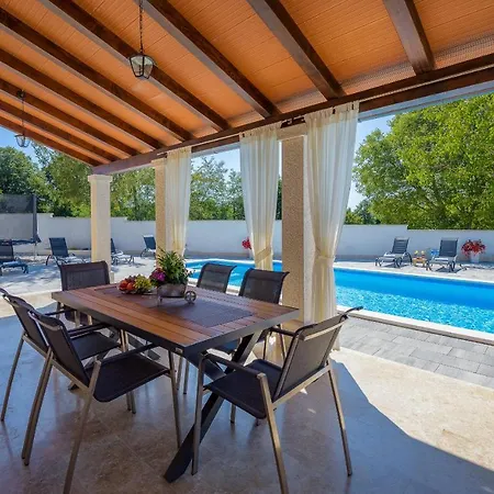 Villa Desapemani With Heated Pool *