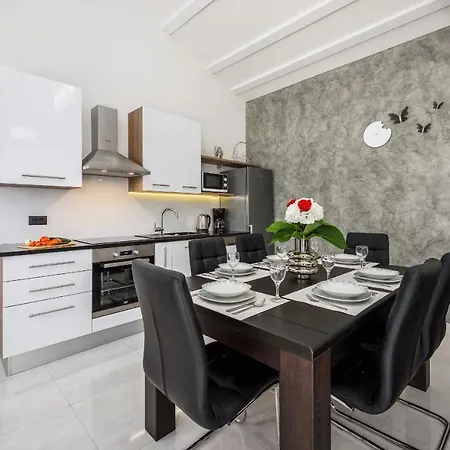 Villa Desapemani With Heated Pool *