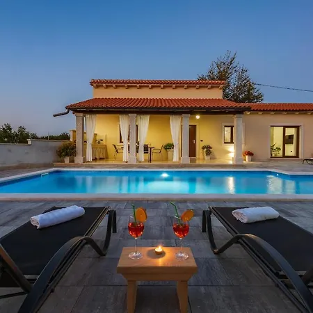 Desapemani With Heated Pool * Žminj