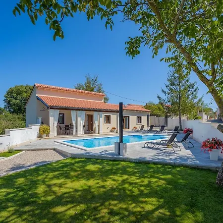 Desapemani With Heated Pool