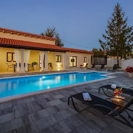 Villa Desapemani With Heated Pool Žminj