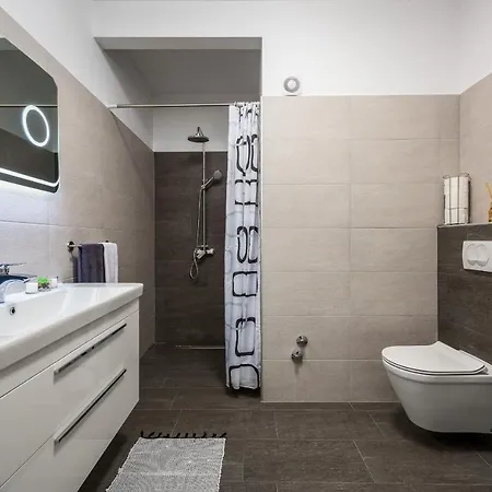 Desapemani With Heated Pool Villa *