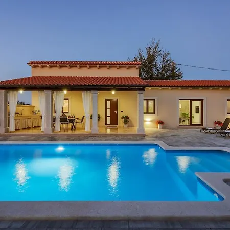 Desapemani With Heated Pool * Žminj