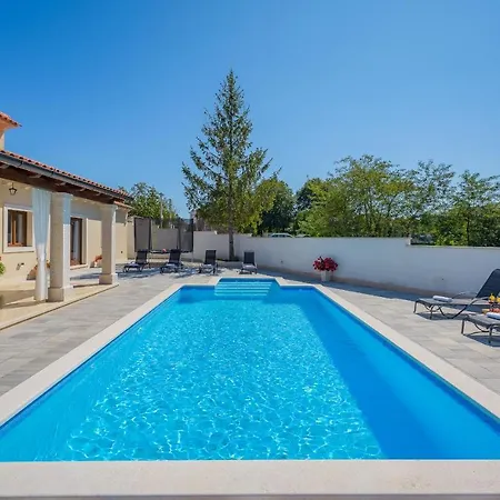 Desapemani With Heated Pool *