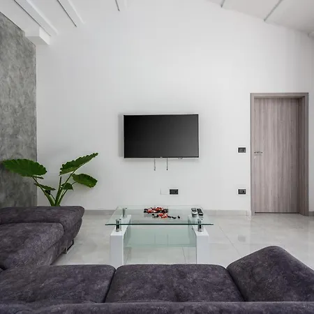 Villa Desapemani With Heated Pool *