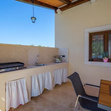 Villa Desapemani With Heated Pool