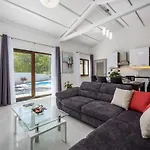Villa Desapemani With Heated Pool *