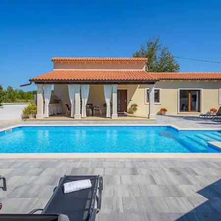 Desapemani With Heated Pool *