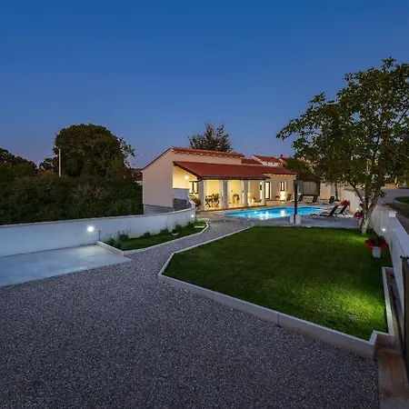 Desapemani With Heated Pool *