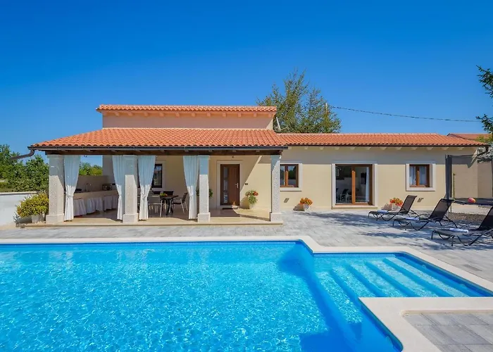 Desapemani With Heated Pool Villa