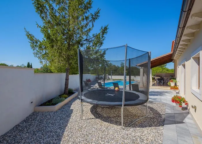 Desapemani With Heated Pool Villa
