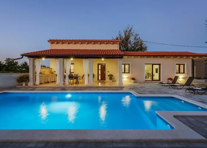 Desapemani With Heated Pool * Žminj